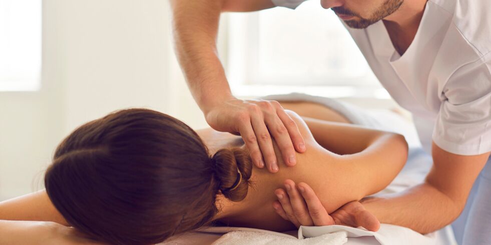 One of the most effective methods of treating arthrosis of the shoulder joint is massage. 