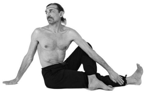 Exercise to twist Marichiasan