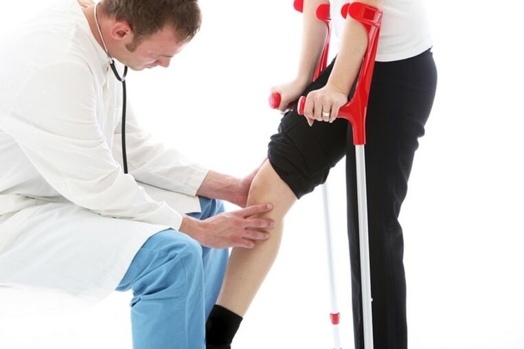 Inspection of the knee of a patient with osteoarthritis of the knee joint